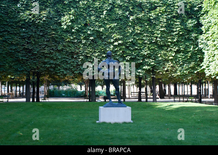 Stehende Frau von Gaston Lachaise, im Jardin des Tuileries, Paris, Frankreich Stockfoto