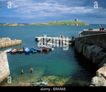 Coliemore Hafen, Co Dublin, Irland; Dalkey Insel vom Hafen Stockfoto