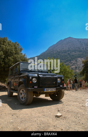 Land Rover Defender in den griechischen Bergen Stockfoto