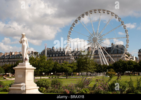 Nymphe, von Louis Auguste Lévêque und Riesenrad, Jardin des Tuileries, Paris, Frankreich Stockfoto