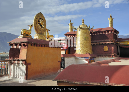 Dharma-Rad auf Dach des Jokhang-Tempel. Lhasa, Tibet. Stockfoto