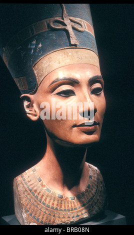 Königin Nofretete, Originalbüste gefunden am 6. Dezember 1912 in Amarna, Ägypten. Gefertigt 1345 v. Chr. Neues Museum, Berlin. Stockfoto