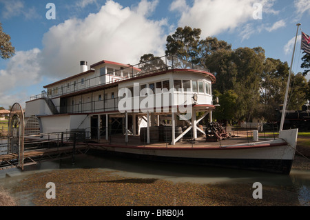 Alten Raddampfer vertäut am Murray River Port von Echuca in Victoria Stockfoto