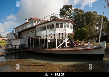 Alten Raddampfer vertäut am Murray River Port von Echuca in Victoria Stockfoto