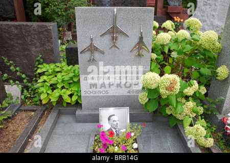 Das Grab von sowjetischen Flugzeugen designer Dimitriy Sergejewitsch Markov (1905-1992) an Nowodewitschi-friedhof in Moskau, Russland Stockfoto