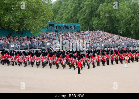 Grenadier Guards Band marschieren in Position. "Trooping die Farbe" 2010 Stockfoto