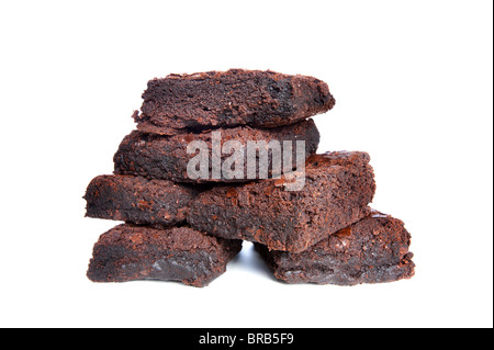 Frisch gebackene Brownies auf weißem Hintergrund Stockfoto