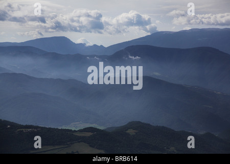 Ost-Pyrenäen und Serra Del Cadi Bergkette angesehen vom Coll de Cantó 1725m pass N260 Autobahn unterwegs Stockfoto