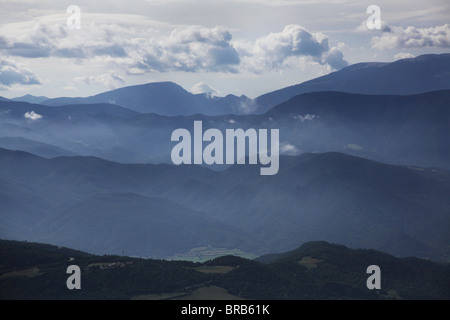 Ost-Pyrenäen und Serra Del Cadi Bergkette angesehen vom Coll de Cantó 1725m pass N260 Autobahn unterwegs Stockfoto
