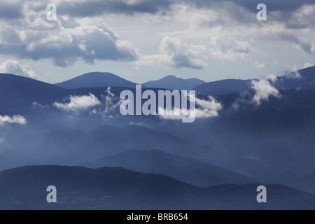 Ost-Pyrenäen und Serra Del Cadi Bergkette angesehen vom Coll de Cantó 1725m pass N260 Autobahn unterwegs Stockfoto
