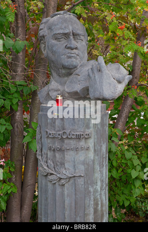 Das Grab des sowjetischen Violine master und virtuose Fyodorovich David Oistrach (1908-1974) an Nowodewitschi-friedhof in Moskau, Russland Stockfoto