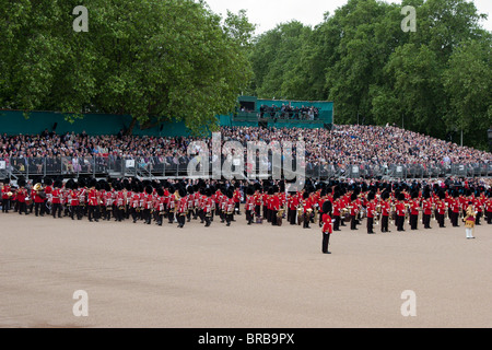 Grenadier Guards Band marschieren in Position. "Trooping die Farbe" 2010 Stockfoto