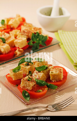 Tomatensalat mit Omelette. Schritt für Schritt: KDP-PP2 PP2 KF4-PP 2 KFH-PP2 KGB Stockfoto