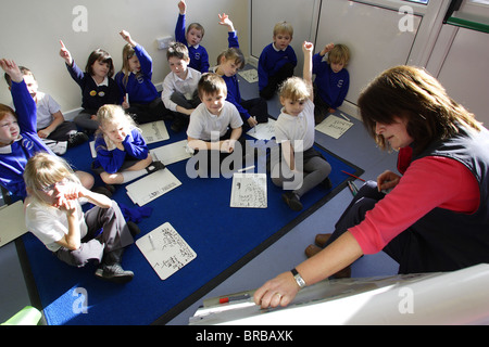 Phonics lesen Unterricht an einer Grundschule in Devon, UK. Stockfoto