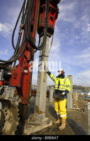 Gründungspfähle installiert wird. Stockfoto