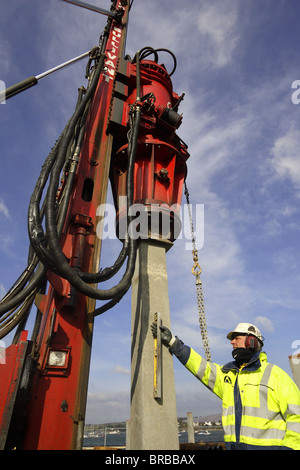 Gründungspfähle installiert wird. Stockfoto