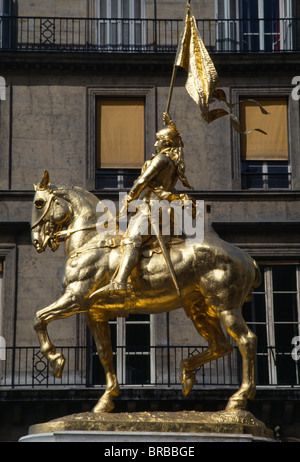 Frankreich, Ile De France, Paris, goldene Statue von Fremiet Jeanne d ' Arc auf dem Pferderücken in Ort Des Pyramiden Stockfoto