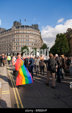 Protest des Papstes, März und 18. September 2010-Rallye in der Nähe von Trafalgar Square in London England UK Stockfoto