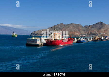 Frachter im Hafen von Mindelo, Sao Vicente, Kap Verde Stockfoto