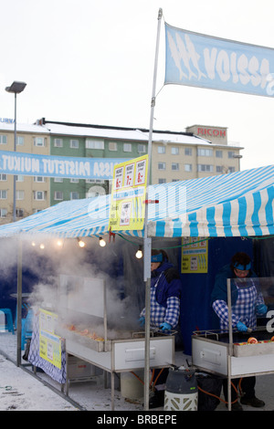 Marktstände auf dem Platz, Hakaniemi, Helsinki, Finnland, Skandinavien Stockfoto