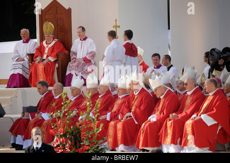 Messe gefeiert, während Papst Benedict XVI Besuch in Lourdes Hautes Pyrenäen, Frankreich Stockfoto