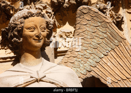 Engel der Verkündigung, Westfassade, die Kathedrale von Reims, UNESCO-Weltkulturerbe, Reims, Marne, Frankreich Stockfoto