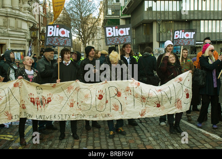 Proteste außerhalb QEII Konferenzzentrum als Tony Blair Beweise für die Chilcot-Untersuchung gab Stockfoto