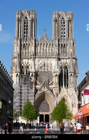 Westfassade, die Kathedrale von Reims, UNESCO-Weltkulturerbe, Reims, Marne, Frankreich Stockfoto