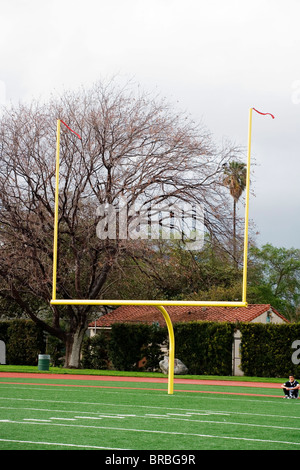 Windanzeiger Klappen auf American Football Feld Beiträge Stockfoto