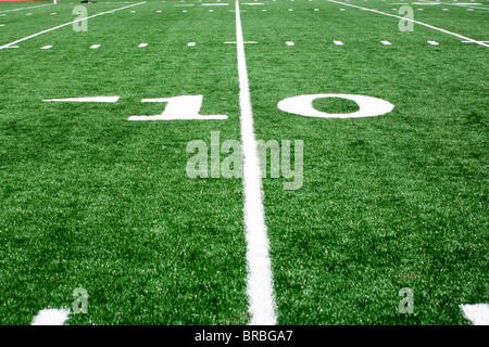 10-Yard-Anzeige auf American Football-Feld Stockfoto