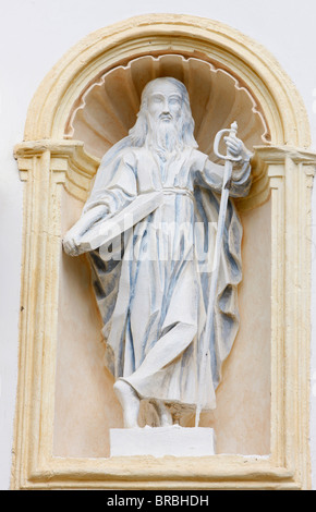 Statue des Apostels Paulus in der Kirche Saint-Nicolas de Veroce, Haute Savoie, Frankreich Stockfoto
