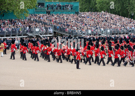 Grenadier Guards Band marschieren in Position. "Trooping die Farbe" 2010 Stockfoto