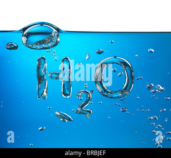 Lizenz erhältlich unter MaximImages.com - Formel von Wasser H2O aus Sauerstoffblasen, Konzeptbild. Stockfoto