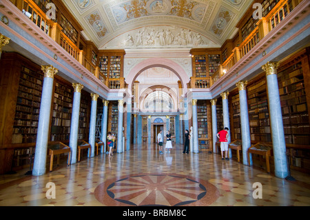 Weltweit berühmte Bibliothek in der tausendjährigen Benediktiner Abtei von Pannonhalma, UNESCO-Weltkulturerbe, Ungarn Stockfoto