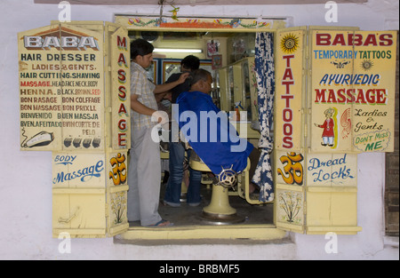 Eine alte Friseurladen in Pushkar, Rajasthan, Indien Stockfoto