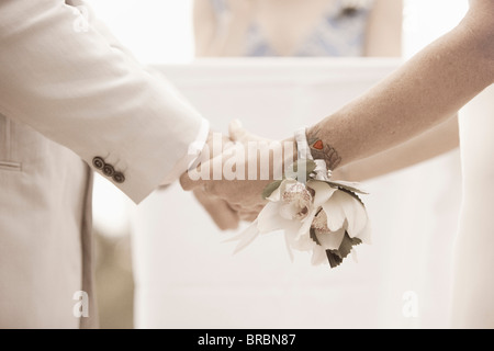 Hochzeitspaar, Hand in Hand Stockfoto