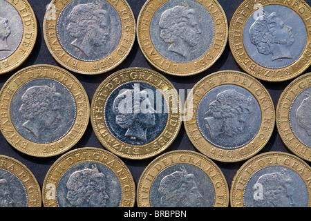 Muster von zwei Pfund-Münzen Stockfoto