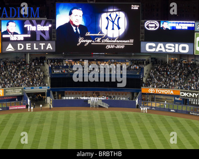 "Yankee Stadium, das Engagement der George M. Steinbrenner Plakette" Stockfoto