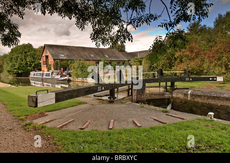 UK Berkshire Southcote Mühle und Sperre Stockfoto