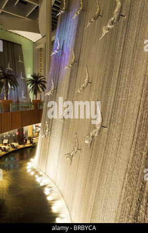 Dubai Mall, das größte Einkaufszentrum der Welt mit 1200 Geschäften, Teil des Komplexes Burj Khalifa, Dubai, VAE Stockfoto