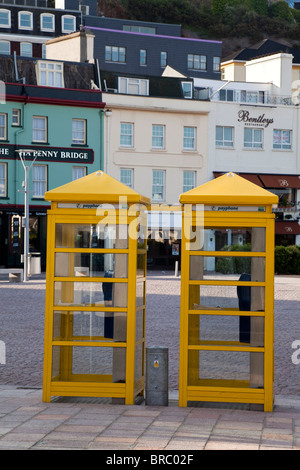Gelbe Telefonzellen, St. Helier, Jersey, Kanalinseln, Großbritannien Stockfoto