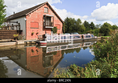 UK Berkshire Southcote Mühle und Sperre Stockfoto