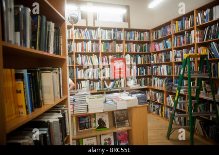 Über 18 Meilen von Büchern an den Strand Bookstore im New Yorker Stadtteil Greenwich Village Stockfoto