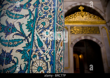 Exquisite blauen Kacheln im Topkapi Palast Istanbul Stockfoto