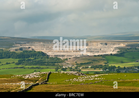 Kalksteinbruch in der Nähe von Horton in Ribblesdale. North Yorkshire. Yorkshire Dales National Park Stockfoto