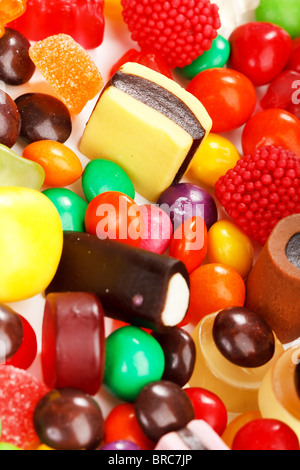 Auswahl an bunten Süßigkeiten Stockfoto