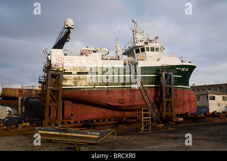 Trawler in der Werft repariert wird. Reykjavik, Island. Stockfoto