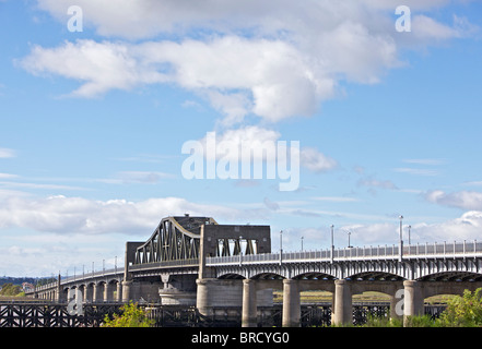 Kincardine auf Forth Brücke, gebaut 1936, jetzt ersetzt durch die Clackmannanshire Brücke Stockfoto