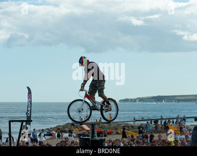 Martyn Ashton führt auf der Tier-Bike-Show in 2010 Poole Tier Windfest, statt auf Sandbänken, Poole. Stockfoto