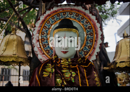 Burma Buddha bei Sule Pagode in Yangon, Birma Stockfoto